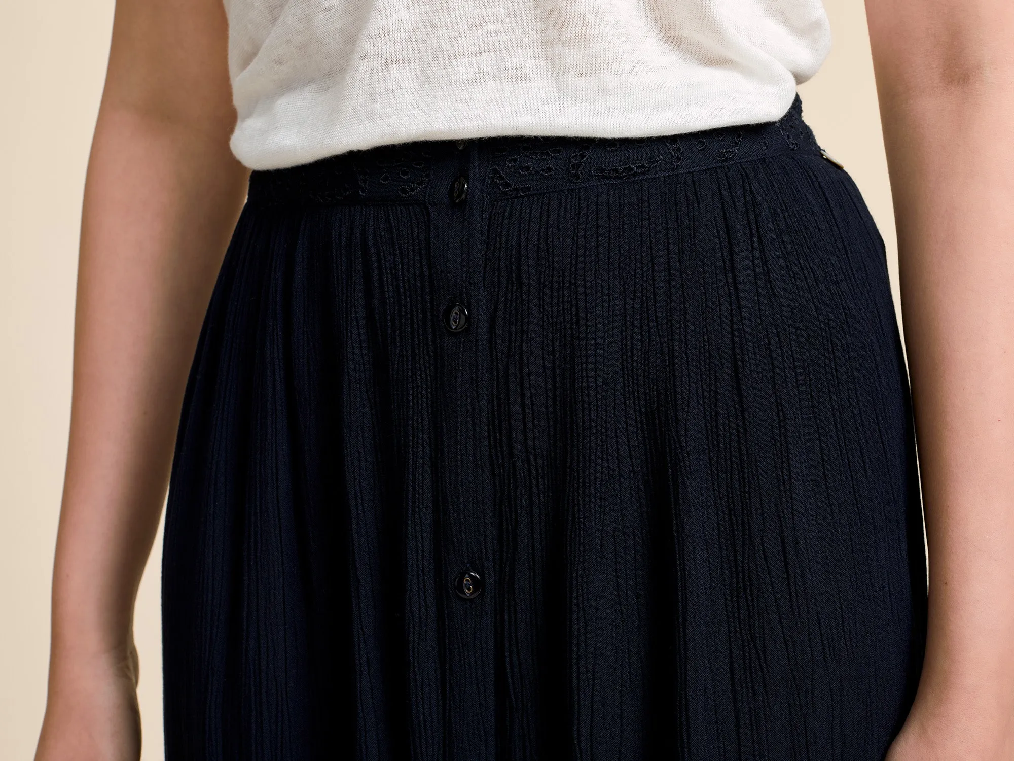 Blue textured and buttoned midi skirt in Java style