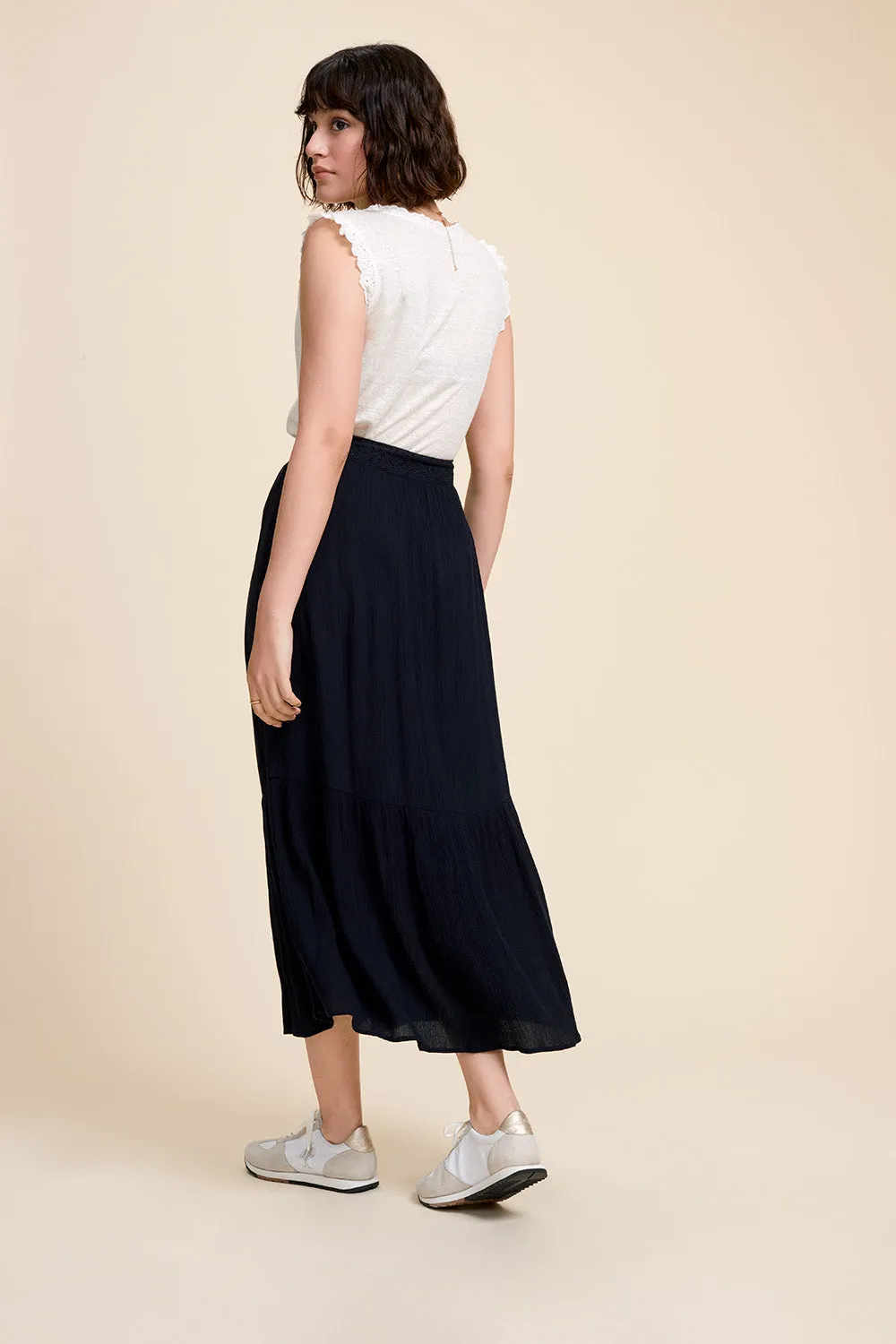 Blue textured and buttoned midi skirt in Java style