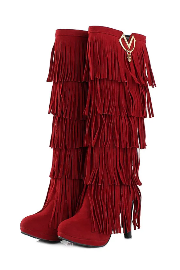 High heel suede boots with fringes.