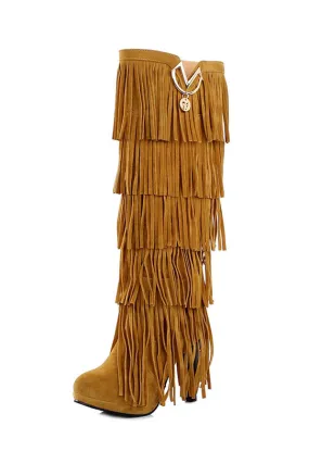 High heel suede boots with fringes.