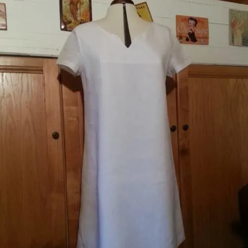 Flared linen dress with short sleeves