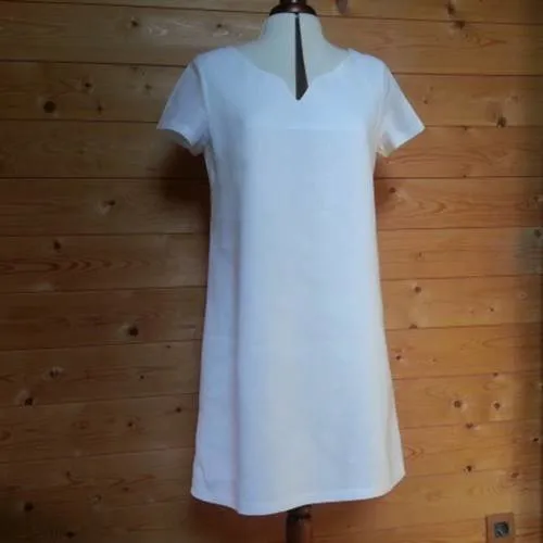 Flared linen dress with short sleeves