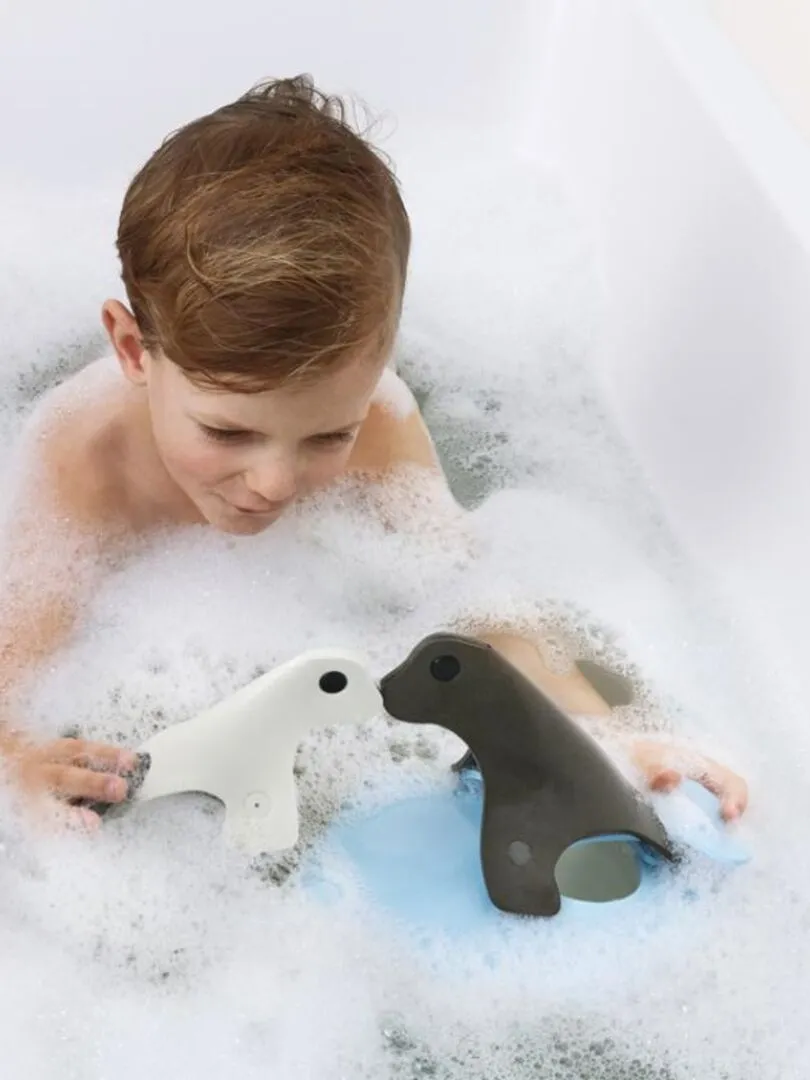 Quutopia Seal Island Gray Bath Toys Assembly