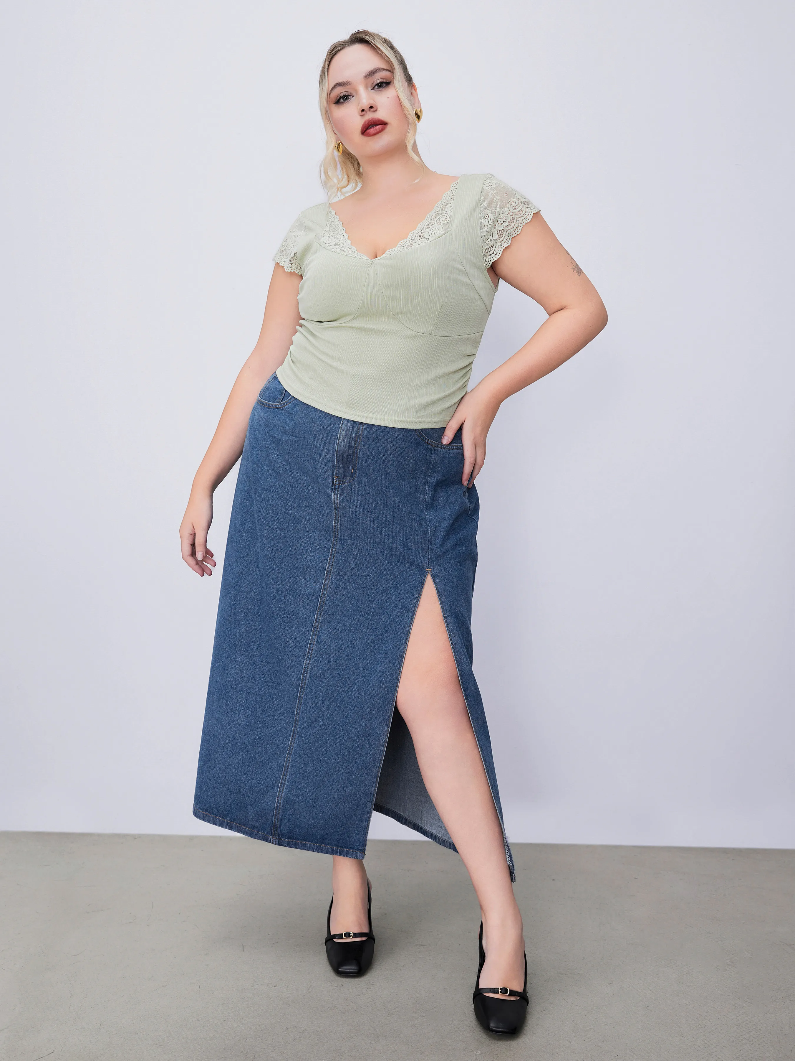 Curve & Plus High-Waisted Denim Maxi Skirt with Slit Pockets - Google SEO Friendly