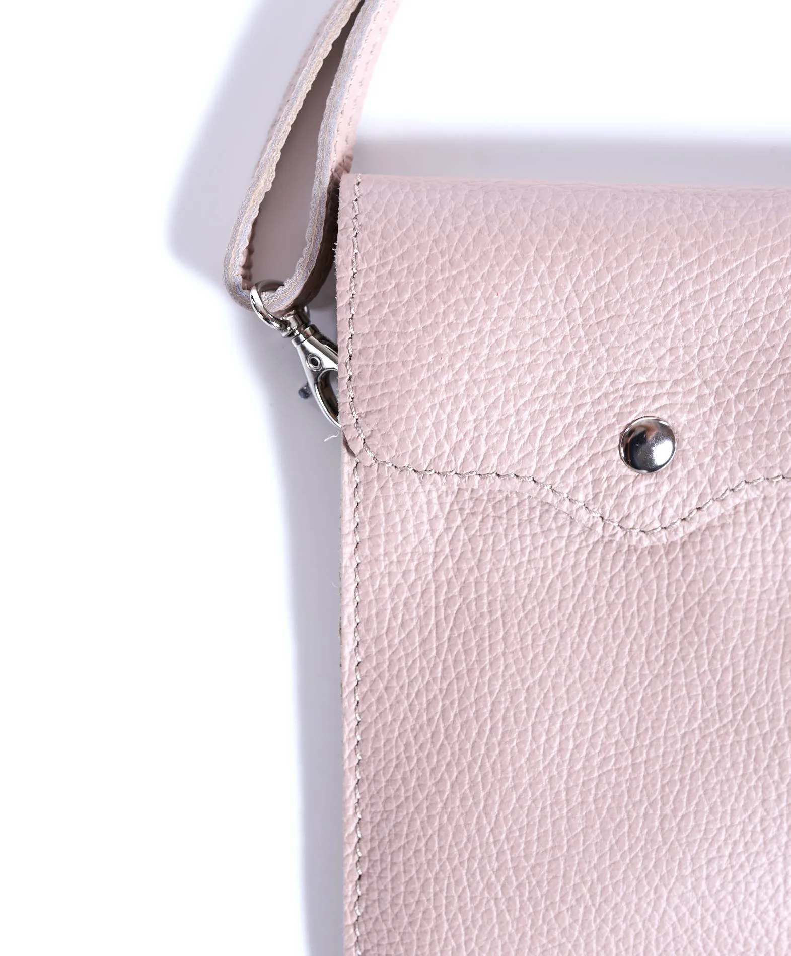 Noah powder leather crossbody phone pouch