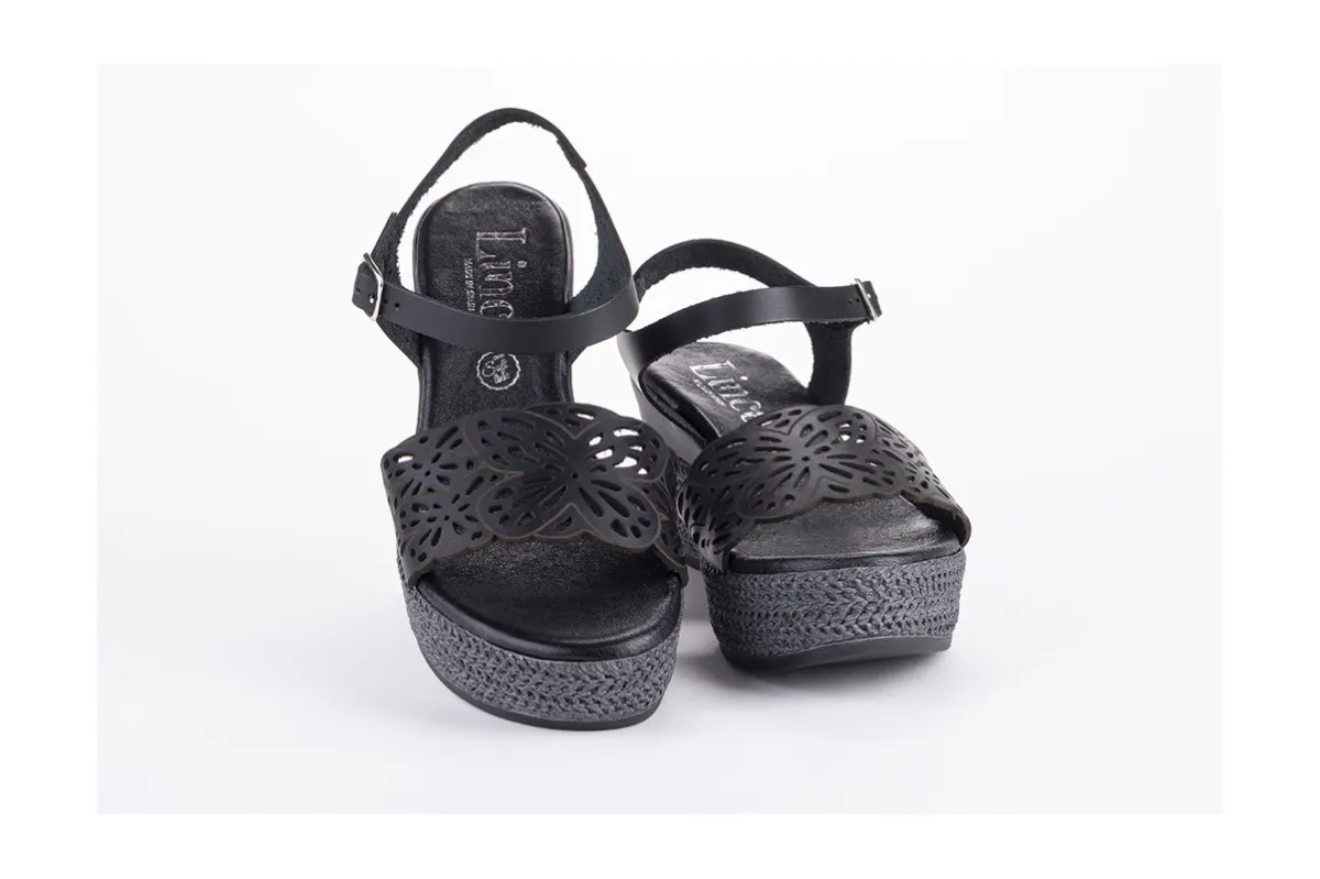 Comfortable wedge sandals with stylish strap - Black